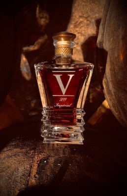 Gravure sur cristal carafe Cognac Barbotin. Une r&eacute;alisation MSV, technique de Micro Sablage Verrier.
