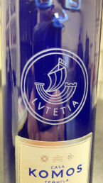 Bouteille Komos Lutetia : gravure par MSV.