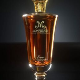 Cognac Monfleurie Extra : gravure sign&eacute;e MSV.